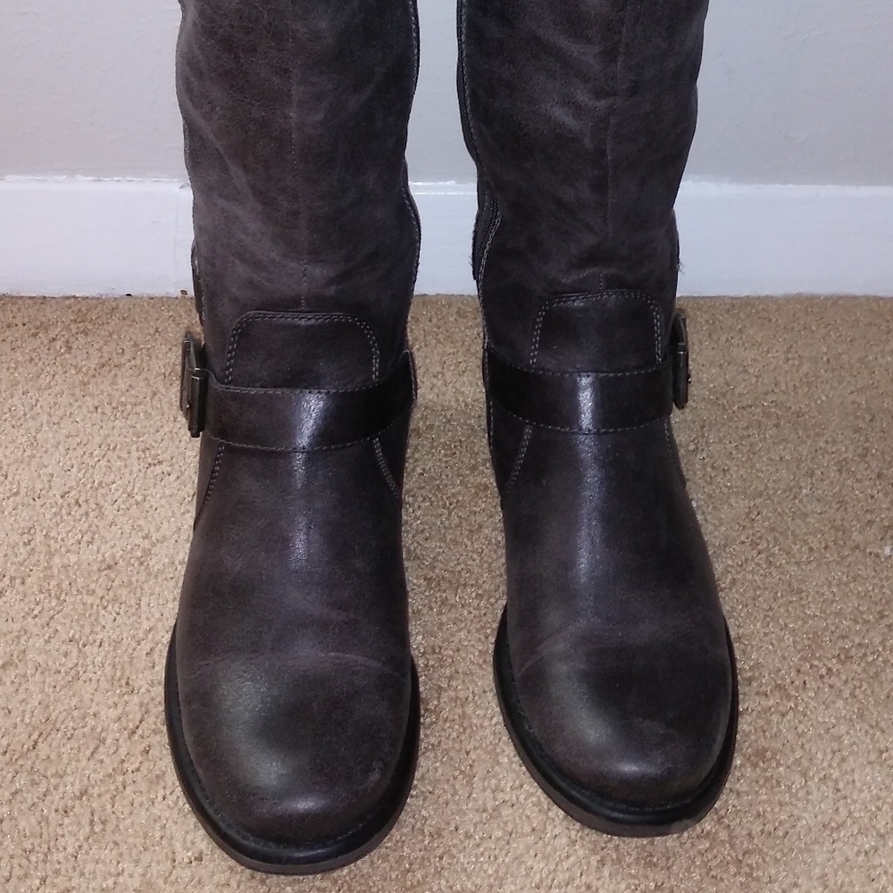 Shoes - Picture 2 of 3